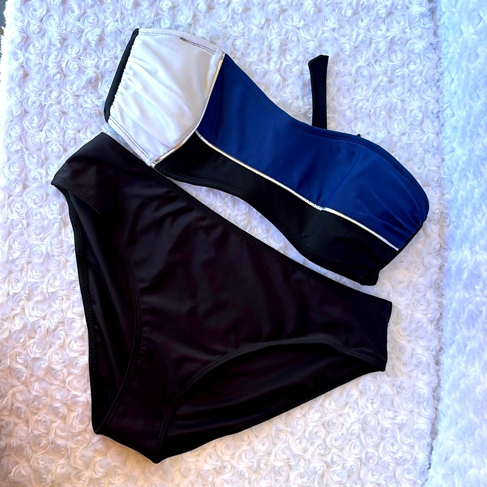 Size large Bikini NWOT